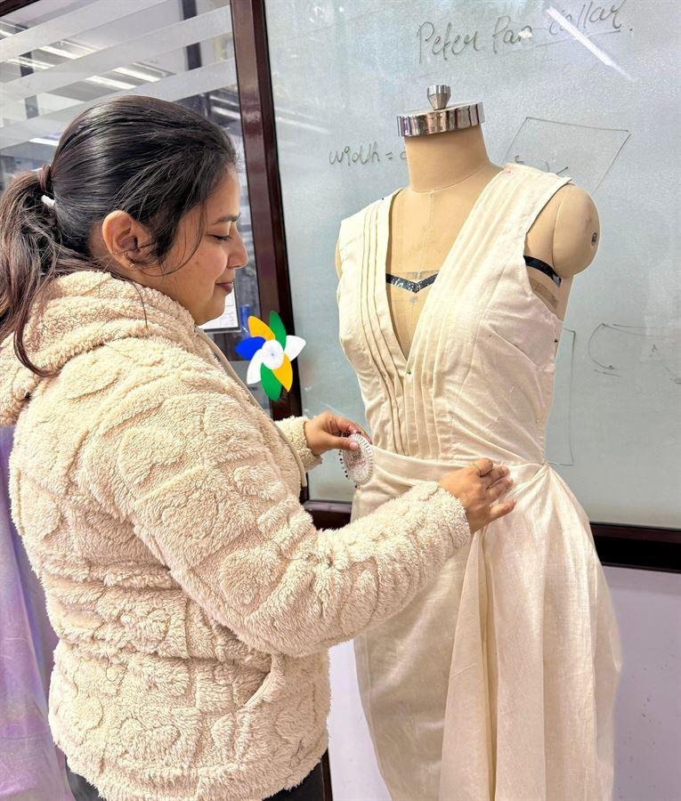 Tailoring students in a practical training session